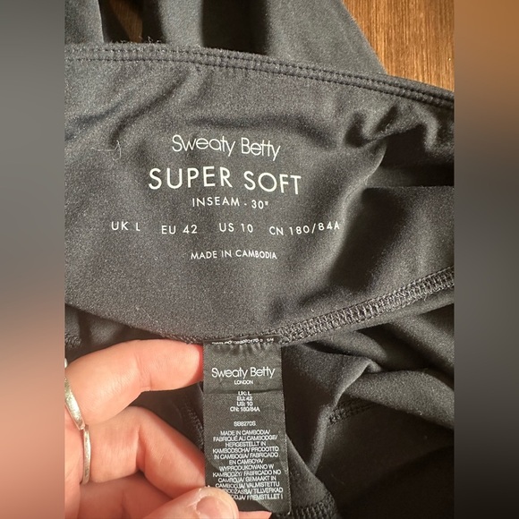 Sweaty Betty
Soft Touch
Super Soft Flare Yoga Pants
SB8270S
Size UK L US 10 - Picture 2 of 9